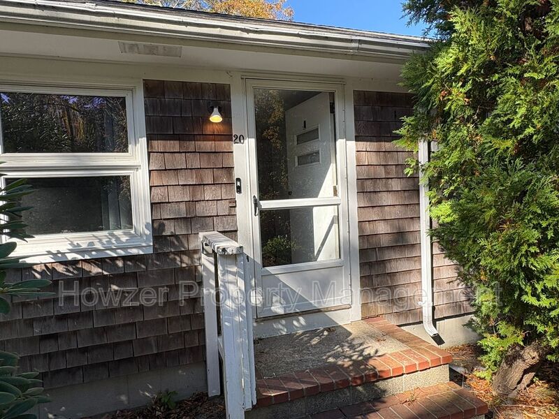 Hyannis House: 20 Elis Drive
