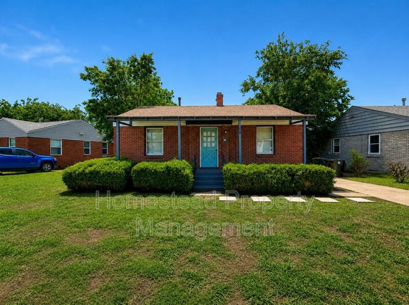 Midwest City House: 205 N Key Blvd