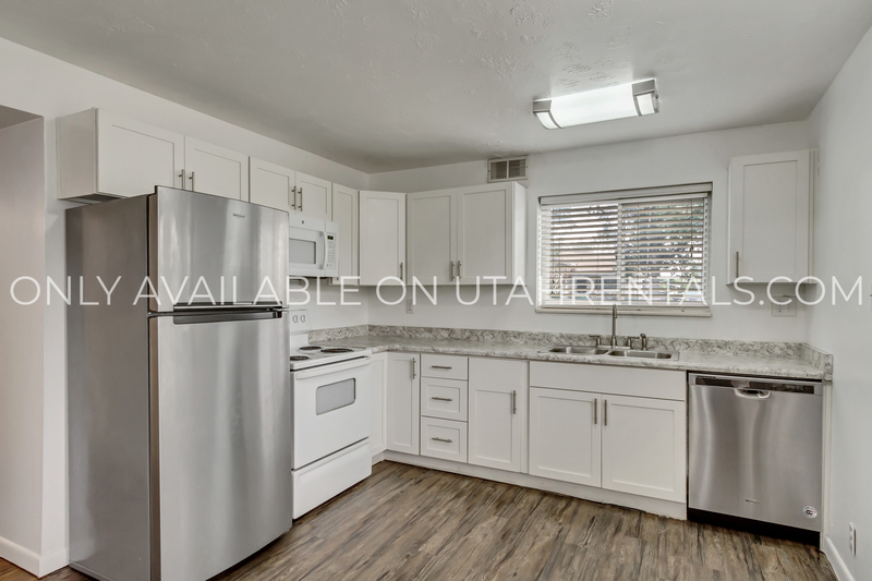 Farmington House: 398 W State St