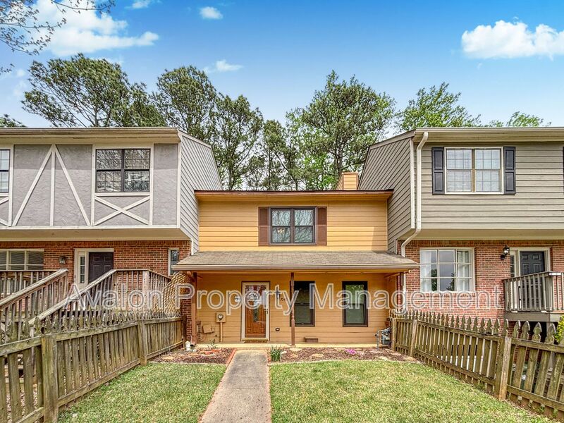 Kennesaw House: 7040 Sand Wedge Cir NW