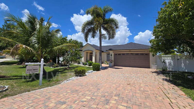 Cape Coral House: 511 SE 25th Ter