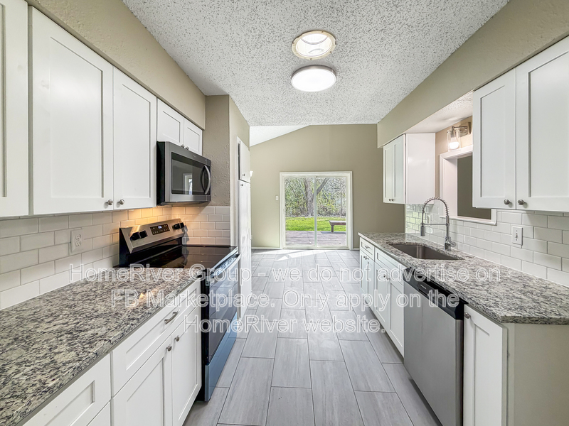 Richardson House: 1406 W Shore Dr