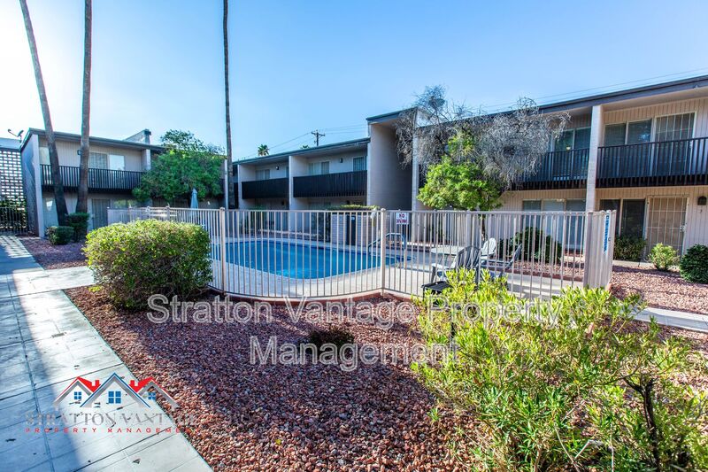 Phoenix Townhome: 1828 W Tuckey Lane