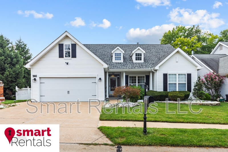 Chesterfield House: 944 Wellesley Place Drive