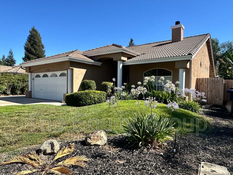 Visalia House: 1523 East Monte Vista Ct