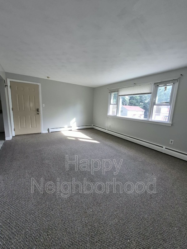 New Britain House: 32 Dean DriveUnit 2W