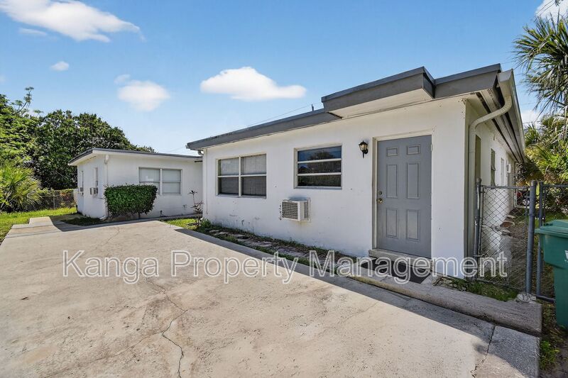 Riviera Beach Condo: 1172 W 34Th St