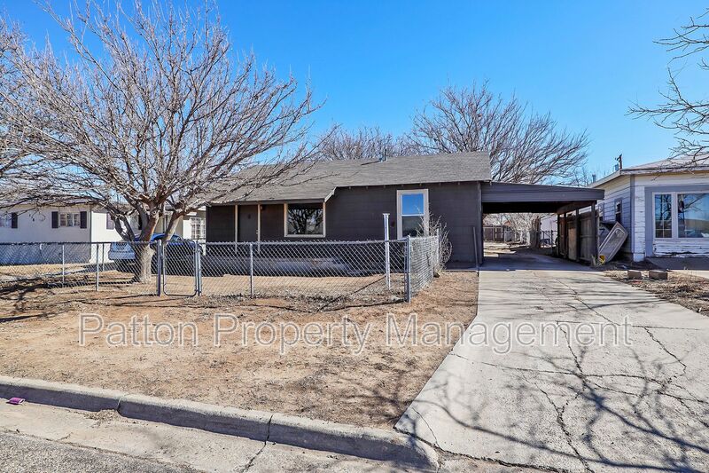 Amarillo House: 106 North Virginia Street