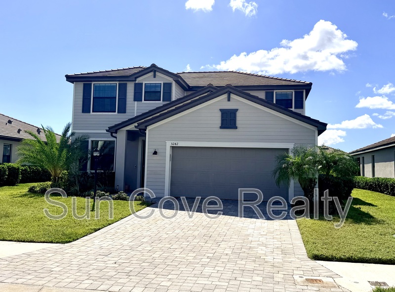 Bradenton House: 5242 Coral Reef Way