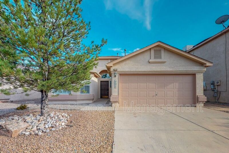 Albuquerque House: 10420 Calle Hermosa Ct NW