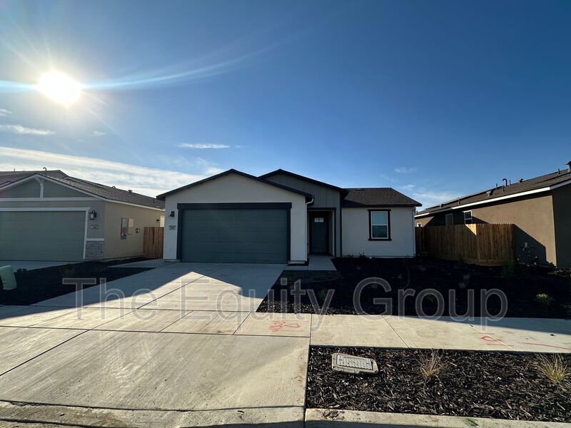 Visalia House: 2231 North Julieann St