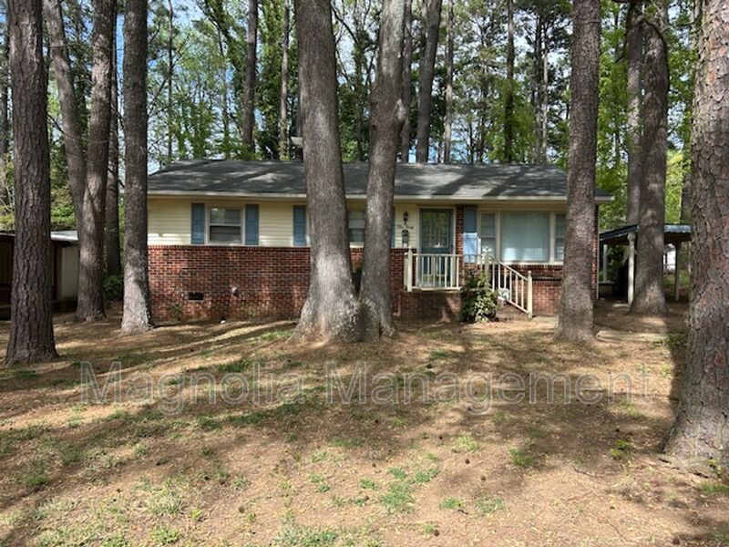 Henderson House: 930 Buckhorn St.