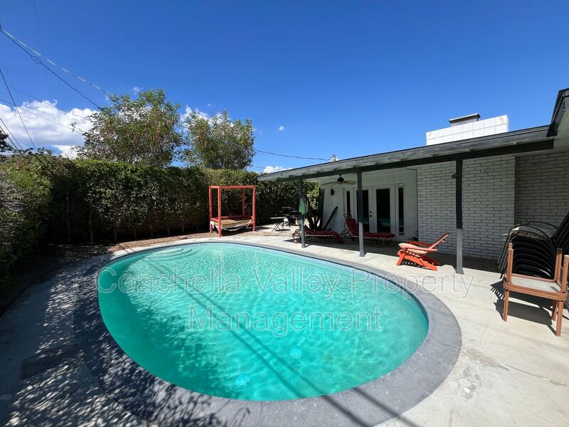Cathedral City House: 68045 Empalmo Rd
