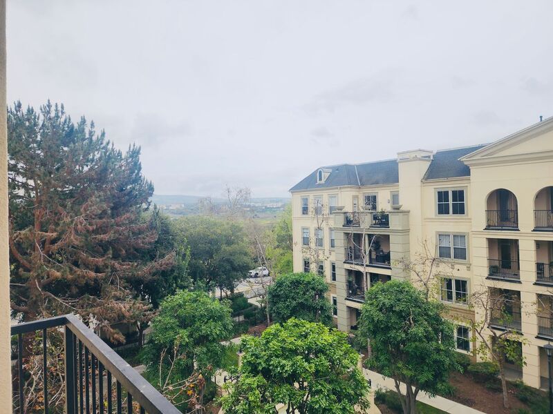 Irvine House: 2463 Watermarke Place