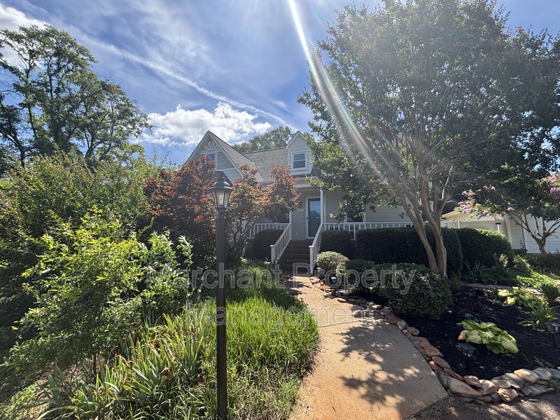 Anderson House: 208 Frances Cannon Drive