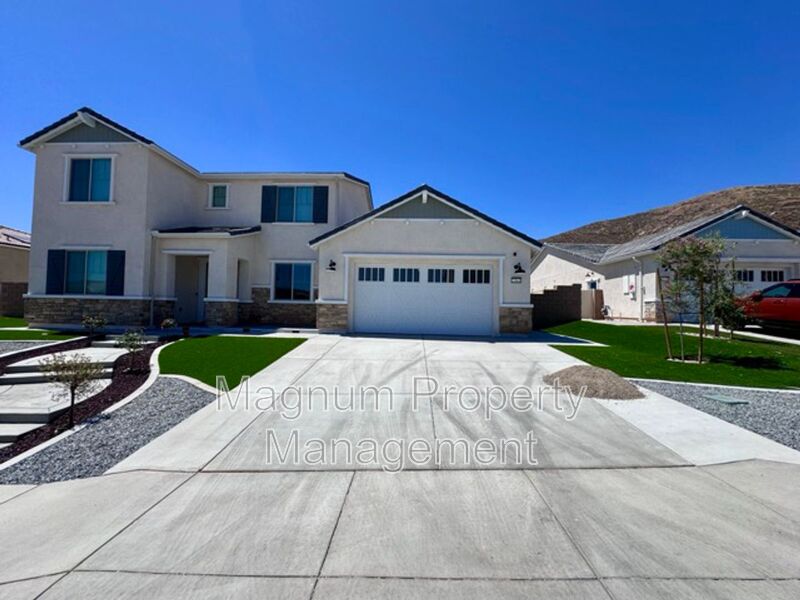 Menifee House: 25061 River Peak Dr