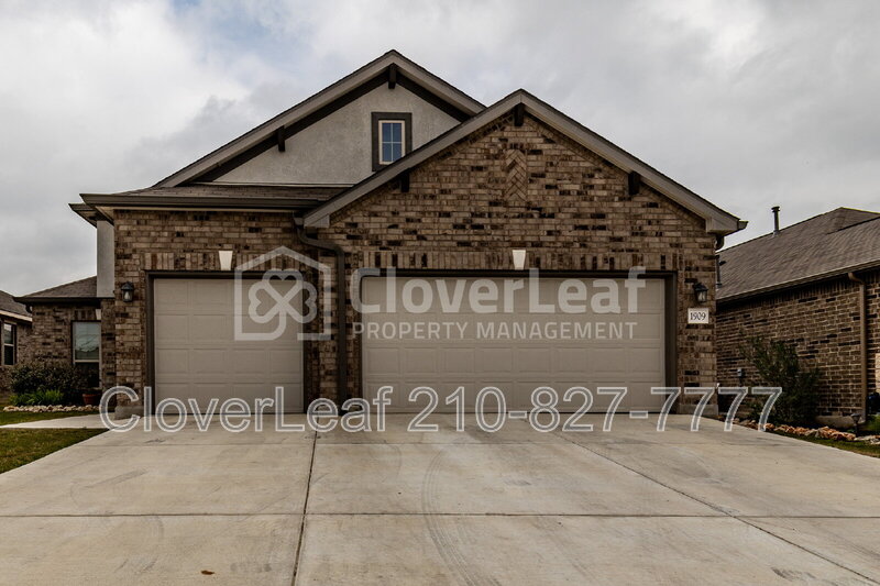 New Braunfels House: 1909 Shepherd Path
