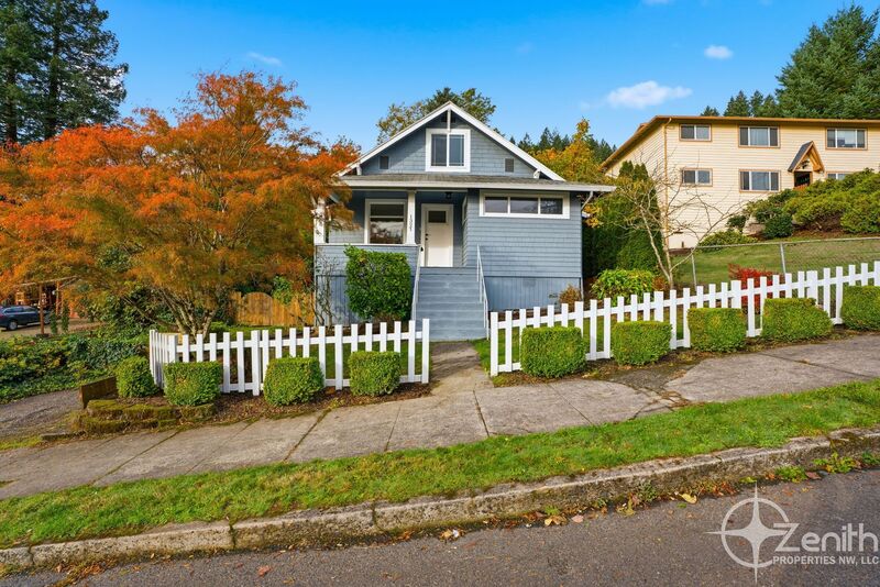 Camas House: 1321 NW Drake Way