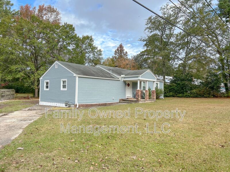 Summerville House: 806-B N Magnolia St