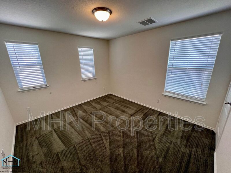 4bed/2.5bath AMAZING home on a hill with Incredible view! - Photo 20