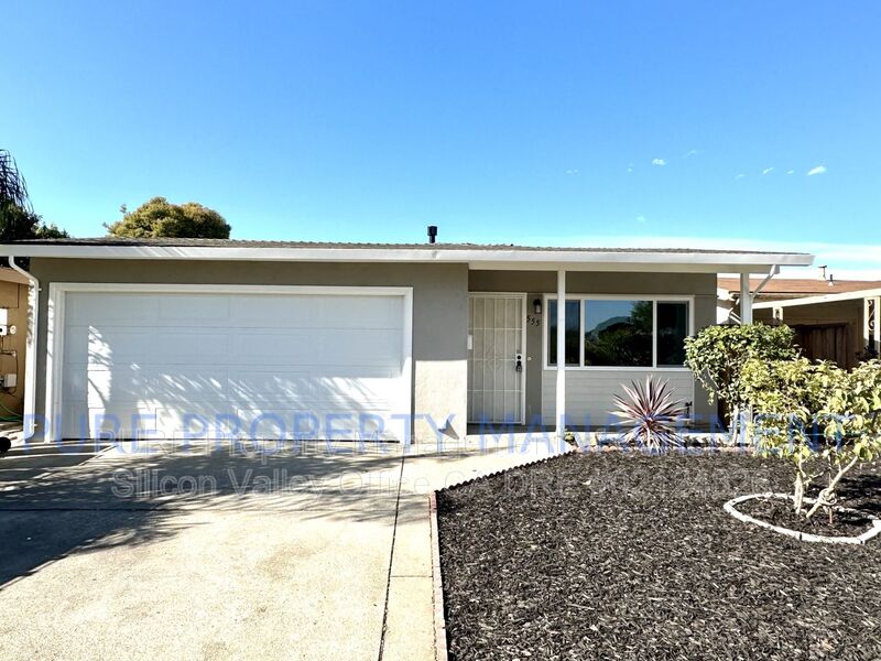 Watsonville House: 555 Bridge Street