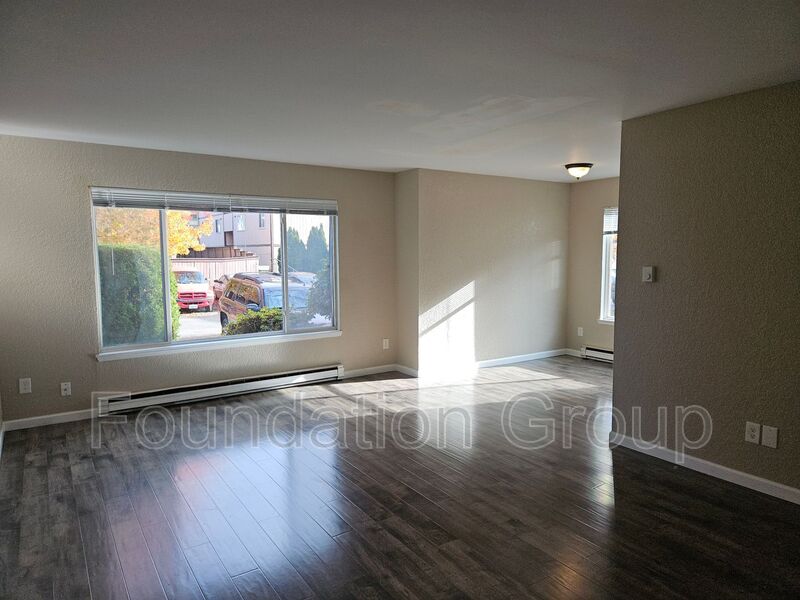 Seattle House: 10521 Midvale Ave N