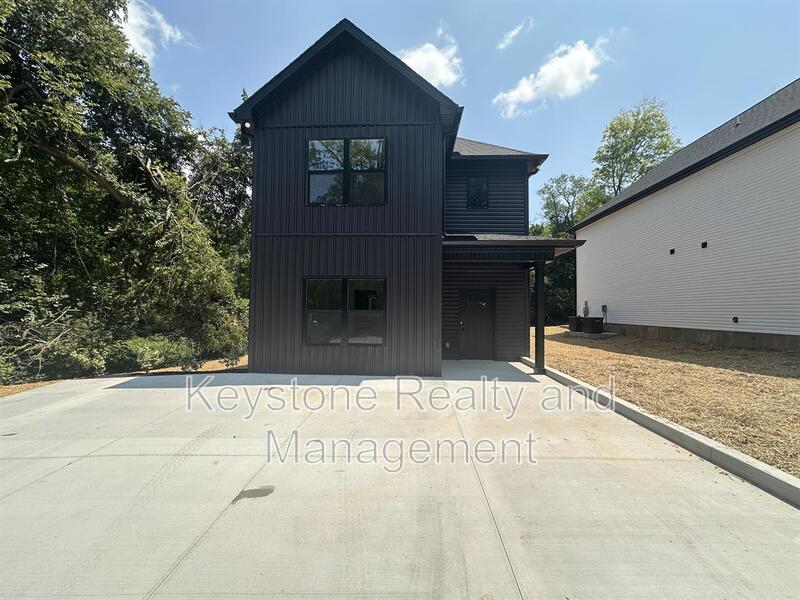Clarksville House: 925 Ford Street