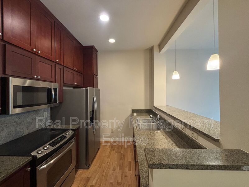 Redmond Condo: 2222 152nd Ave NE