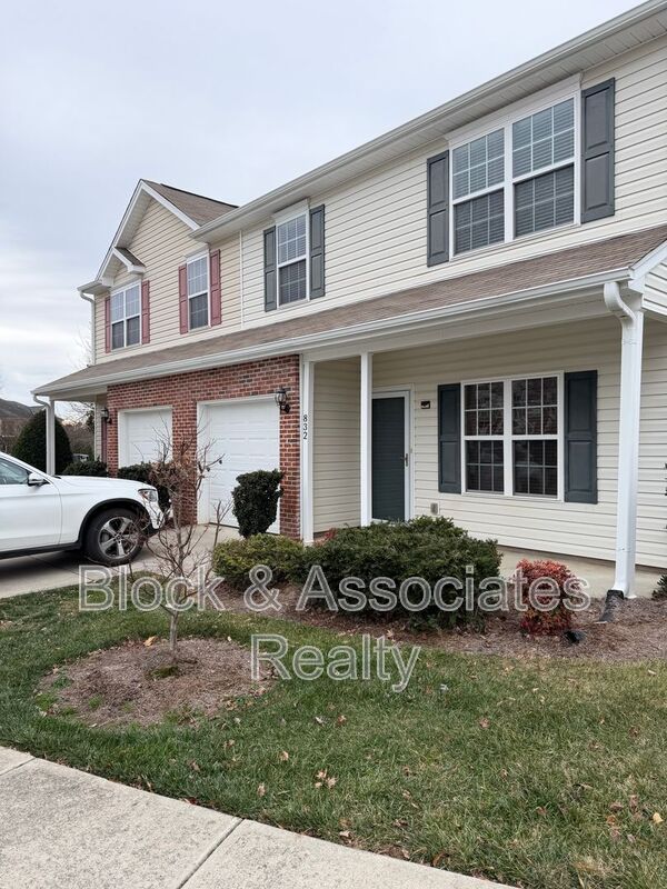 Greensboro House: 832 Central Park Ave