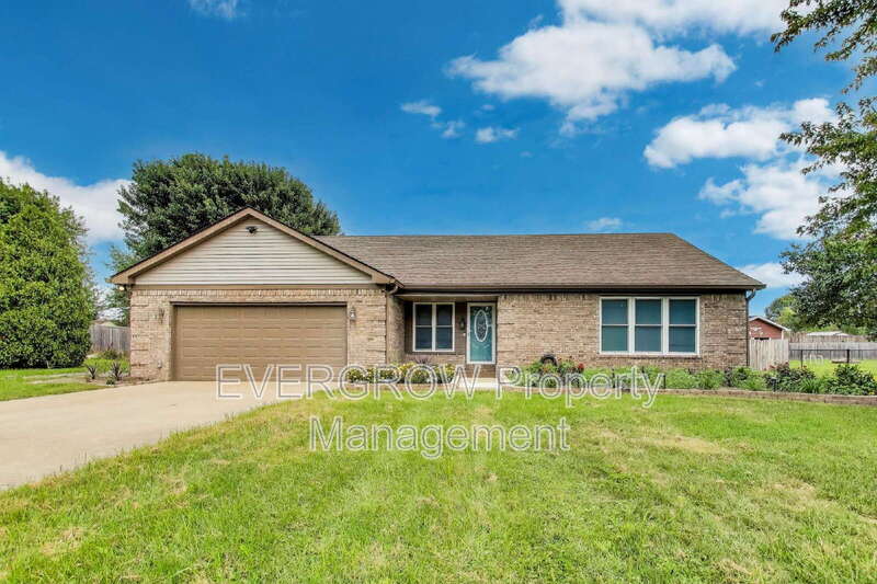 Mooresville House: 3800 East Centenary Road