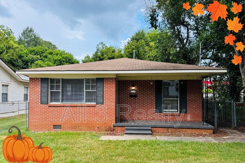 Montgomery House: 1619 Yancey Ave