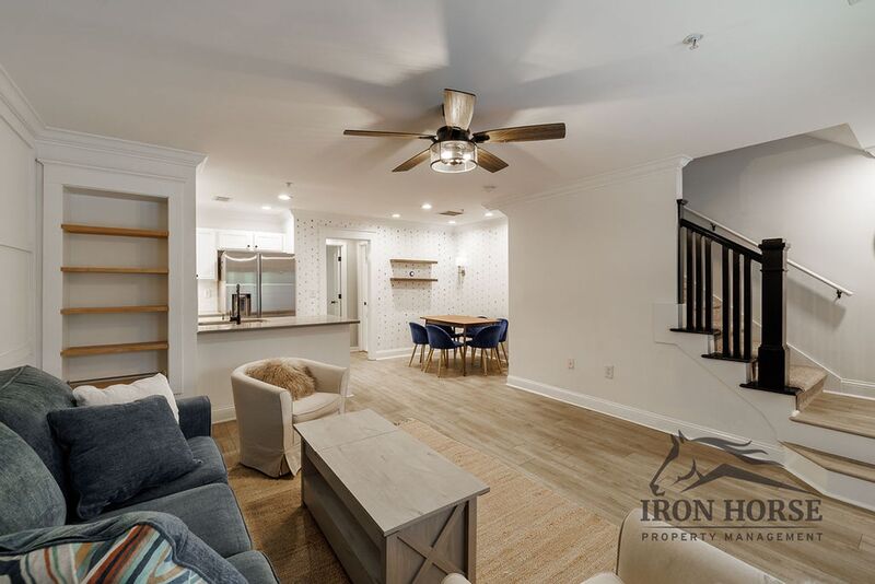 Athens House: 1035 BARNETT SHOALS RD