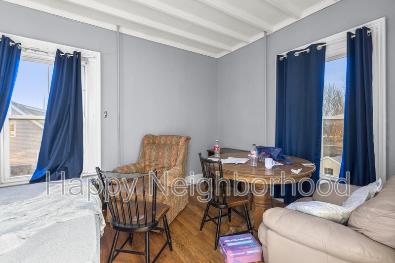 Meriden House: 216 East Main StreetUnit 7