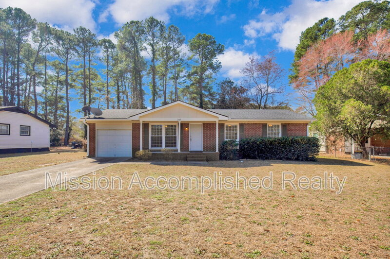 Fayetteville House: 7262 Ryan Street