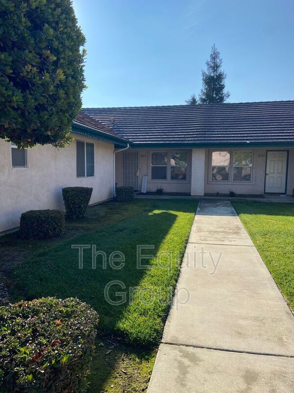 Visalia House: 2519 West Oriole Avenue