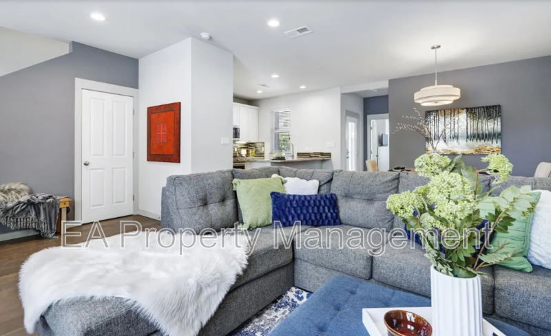 Albuquerque House: 1419 Coal Ave SW