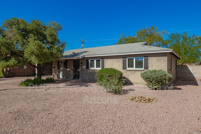 Scottsdale House: 7608 E 4th St