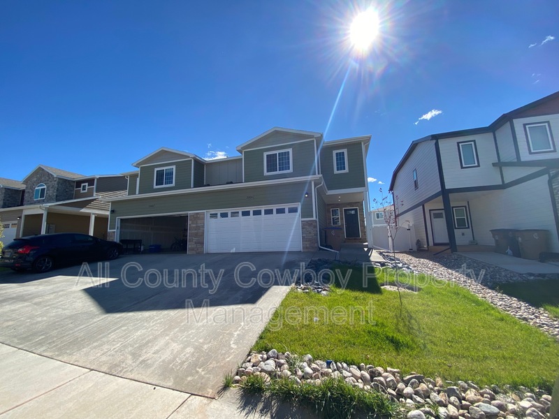 Laramie House: 4521 E. Bobolink Lane 206 A