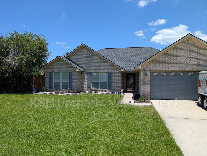 Midway House: 17 Arbor Ridge Way
