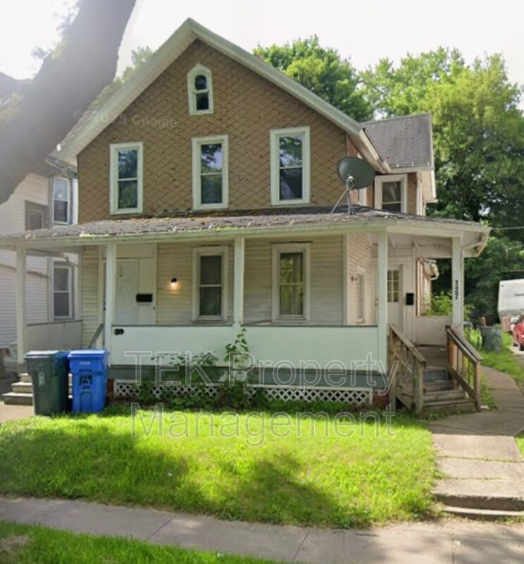 Rochester House: 127-129 Avenue B