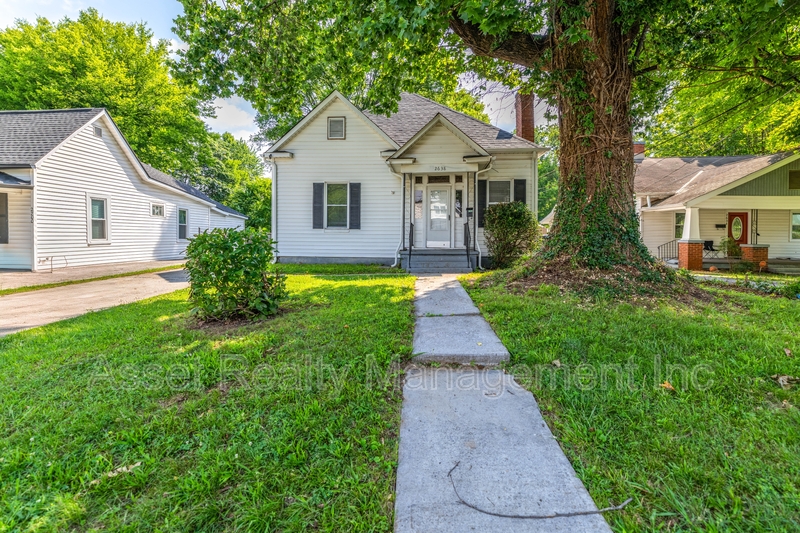 (N) Knoxville, House: 2638 Barton Dr