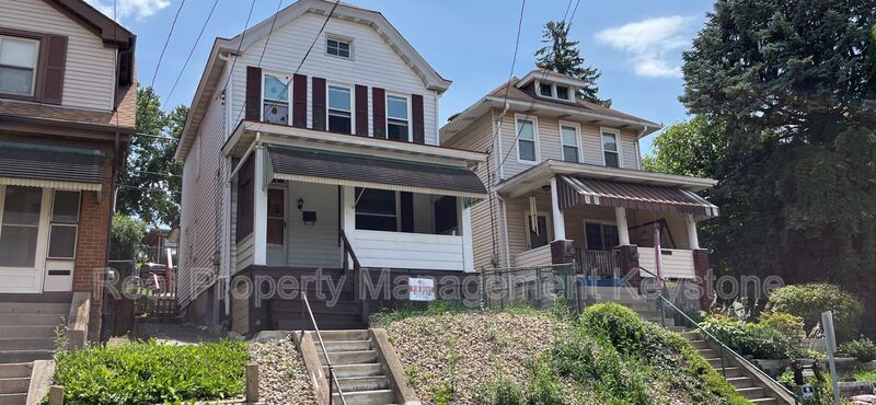 Pittsburgh House: 33 Merritt Avenue