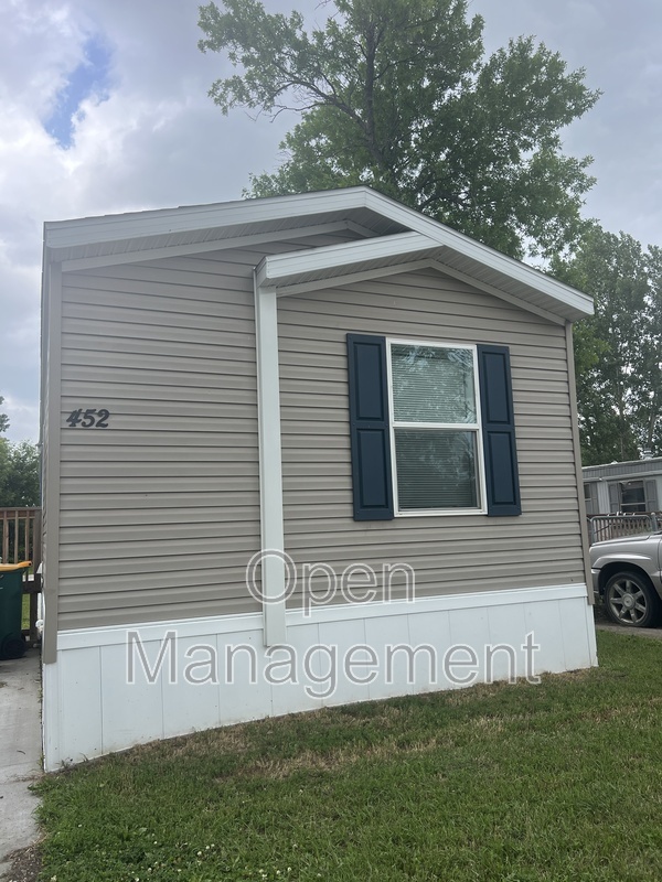 West Fargo House: 825 1st Ave