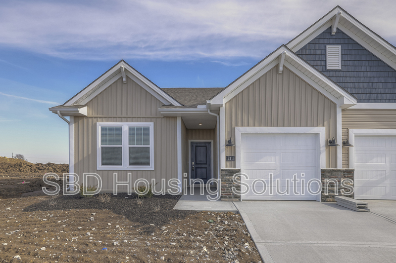 Lees Summit Townhome: 12411 S Parkwood Ln