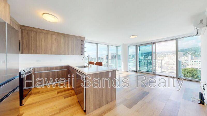 Honolulu House: 1515 Liona St