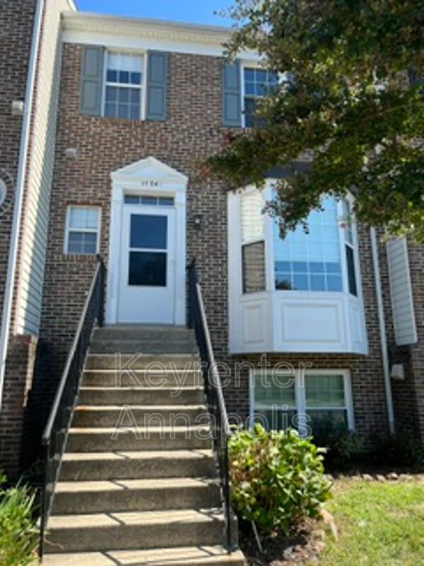 Crofton House: 1104 Wickford CT