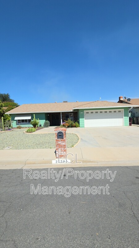 Menifee House: 27204 Stark St