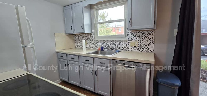 Allentown House: 405 S Saint George St