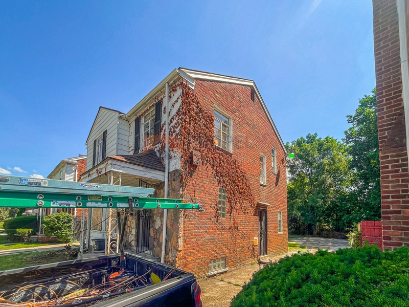Detroit House: 19440 Hartwell Street