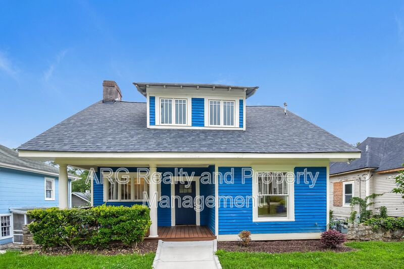 Atlanta House: 393 Atwood ST Sw